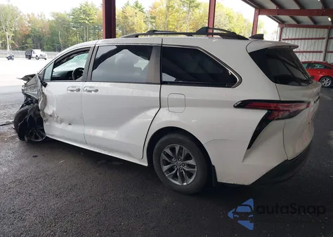 2022 Toyota Sienna Le z USA, uszkodzony, nr VIN 5TDKRKEC4NS078797